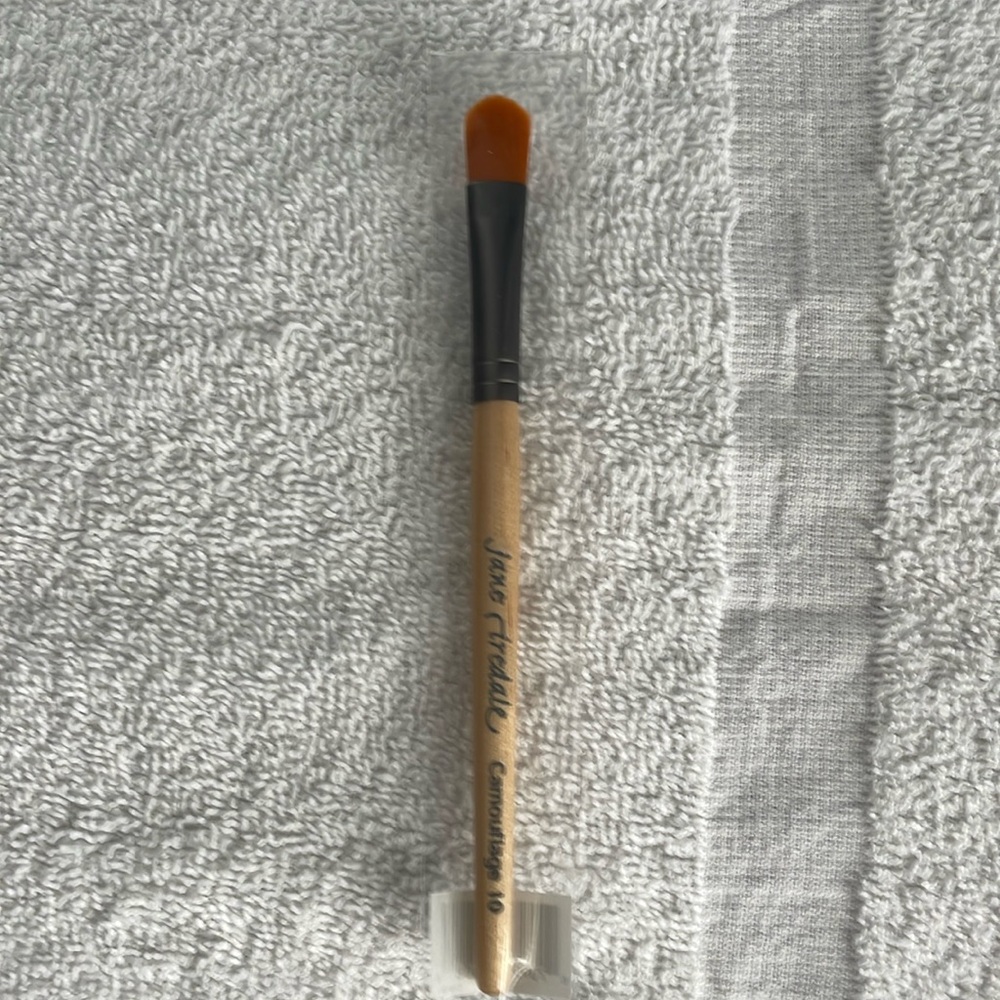 Camouflage brush